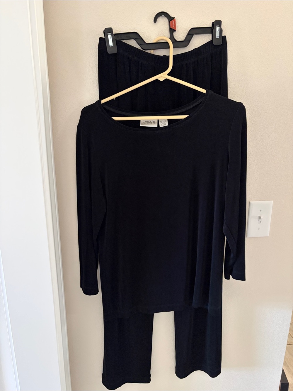 Chico's Travelers Two Piece Pantsuit-size 1 (ladies 8-10)